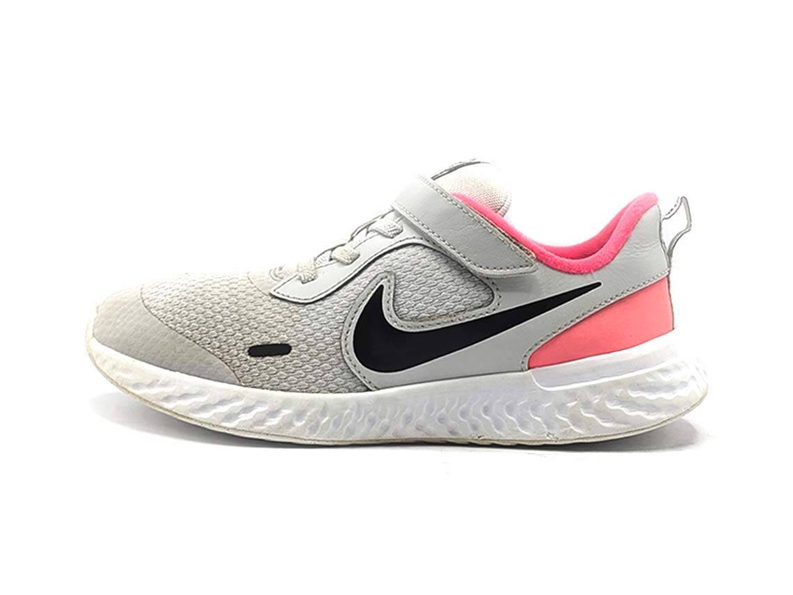 Nike Revolution 5