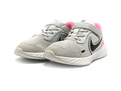 Nike Revolution 5