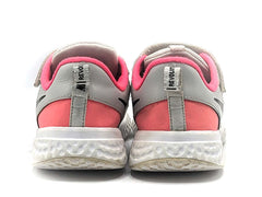 Nike Revolution 5