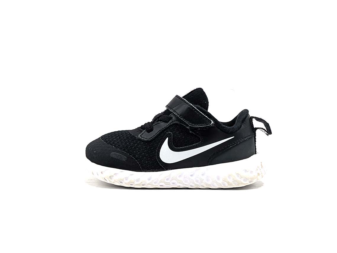 Nike Revolution 5