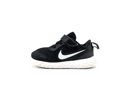 Nike Revolution 5