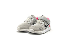Nike Revolution 5