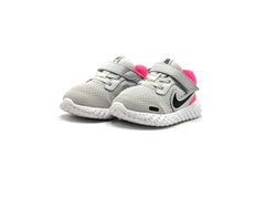 Nike Revolution 5
