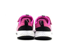 Nike Revolution 5