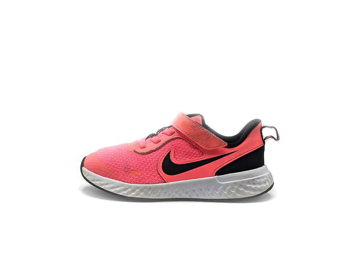 Nike Revolution 5