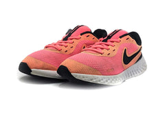 Nike Revolution 5