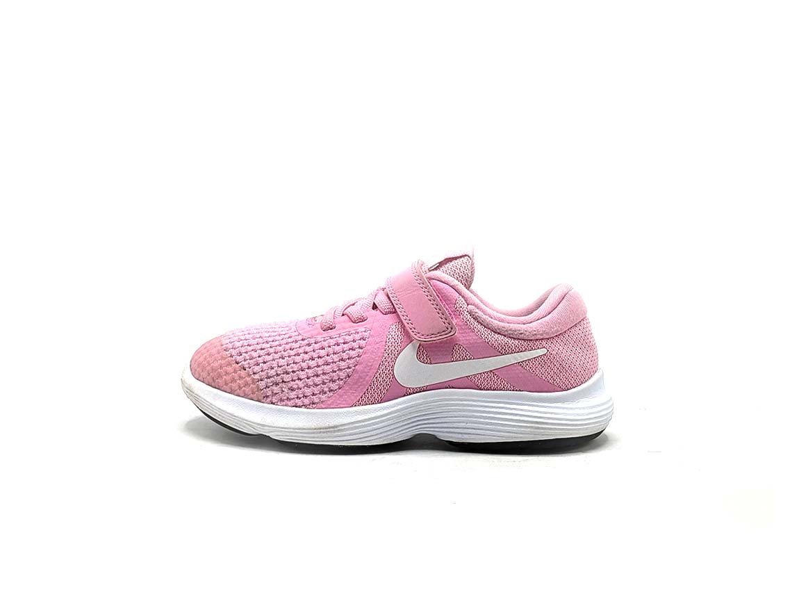 Nike Revolution 4