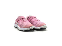 Nike Revolution 4