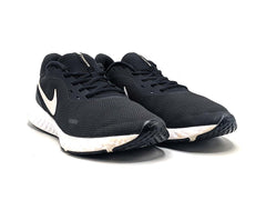 Nike Revolution 5