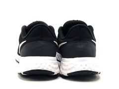 Nike Revolution 5