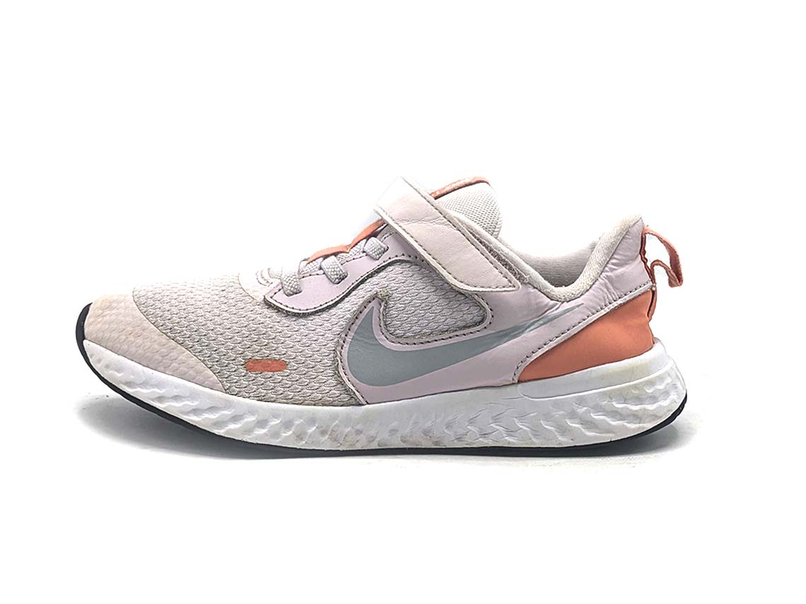 Nike Revolution 5