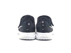 Nike Revolution 6