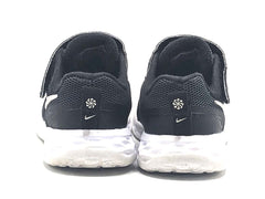 Nike Revolution 5