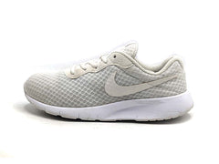 Nike Tanjun