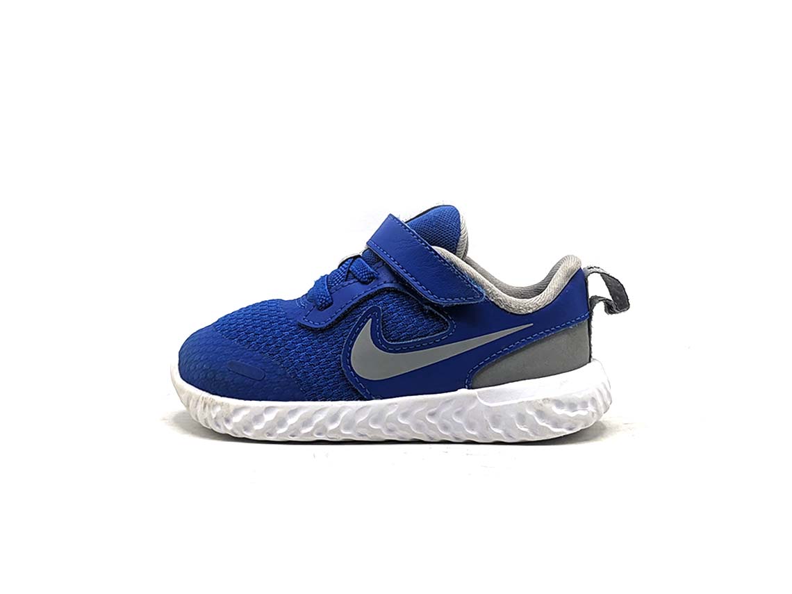 Nike Revolution 5