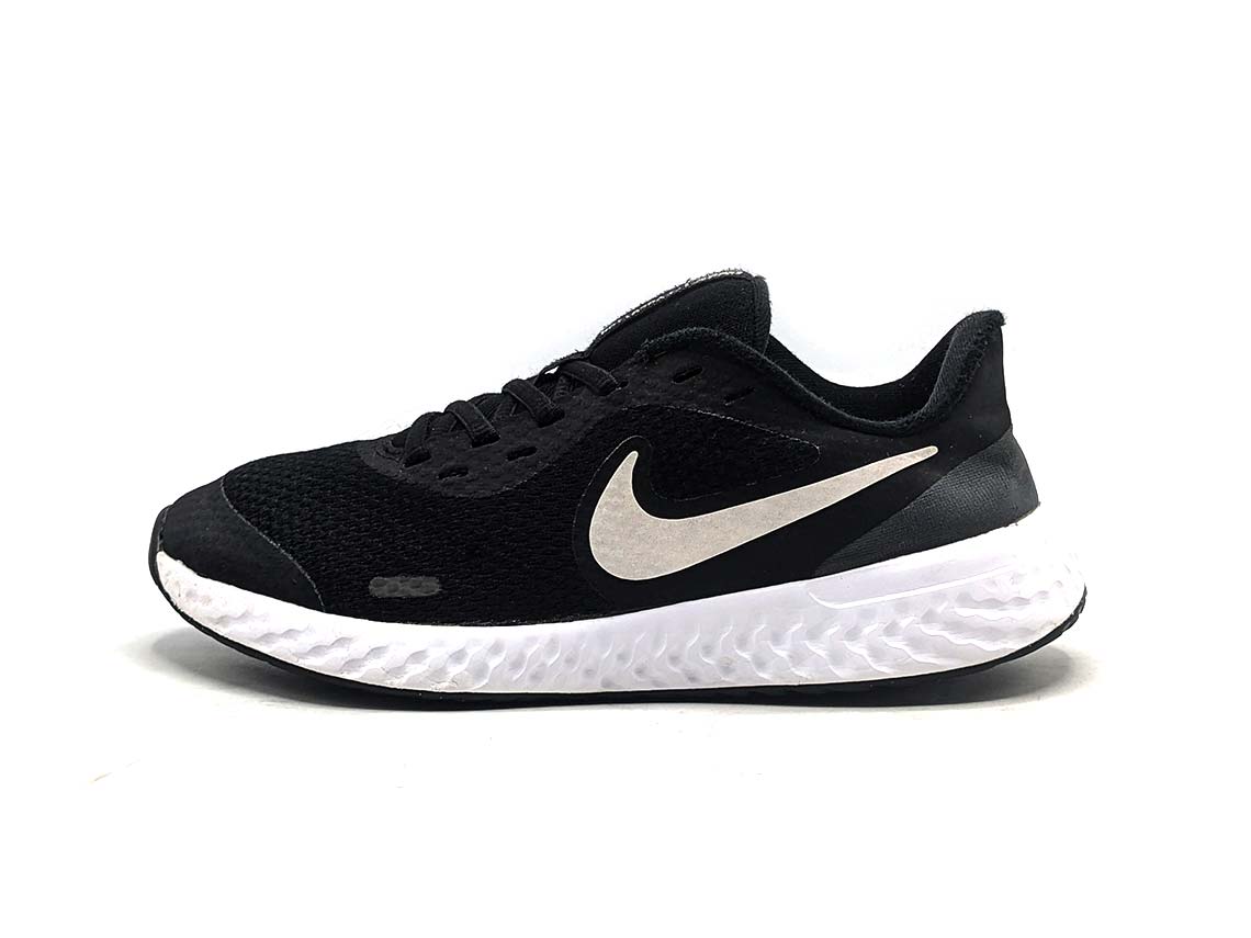 Nike Revolution 5