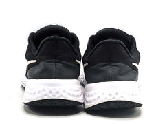 Nike Revolution 5