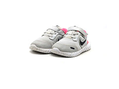 Nike Revolution 5