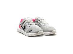 Nike Revolution 5