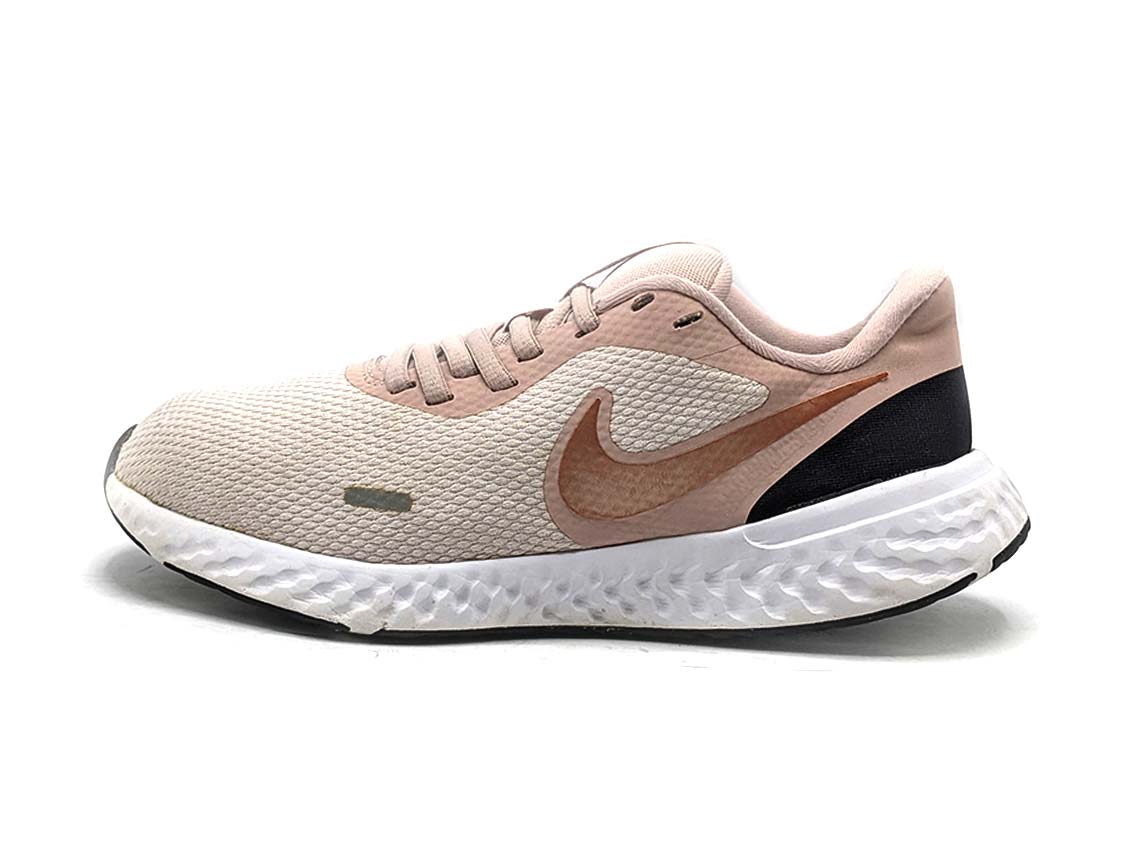 Nike Revolution