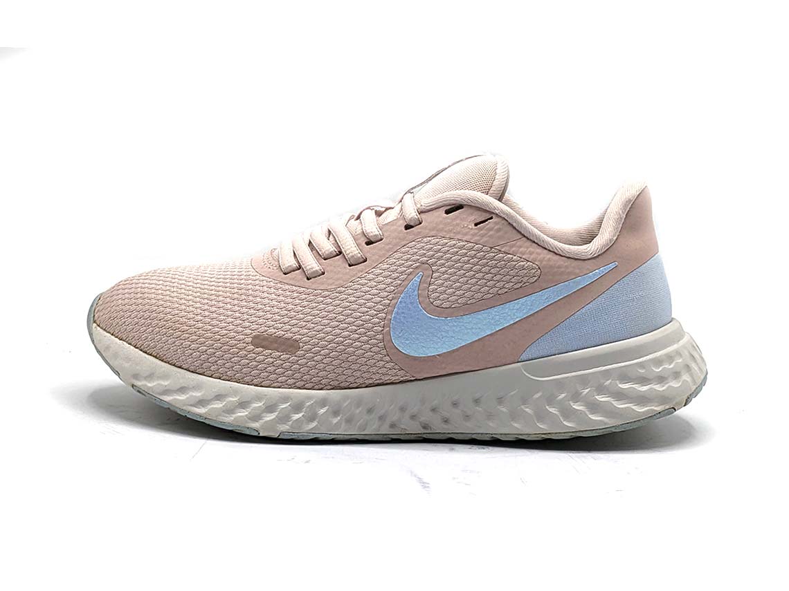 Nike Revolution