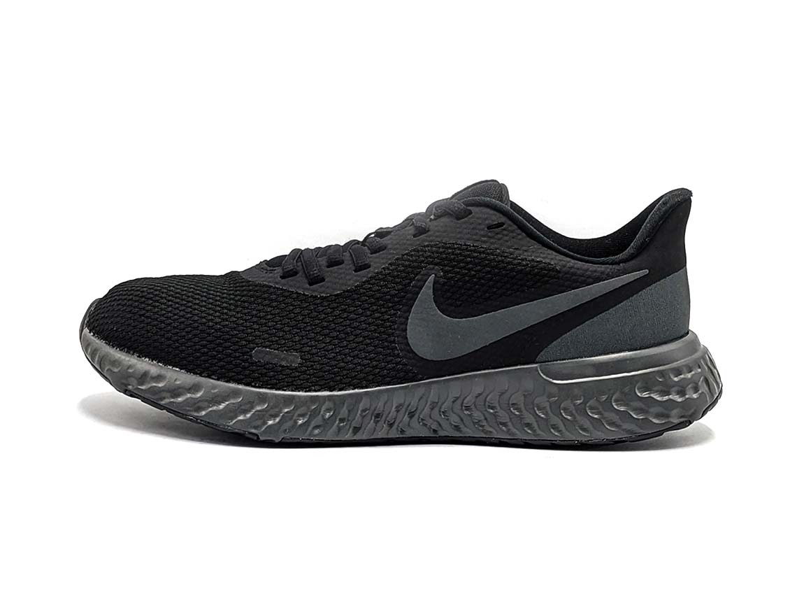 Nike Revolution