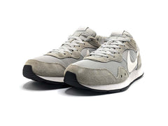 Nike Venture Runner
