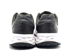 Nike Revolution 6
