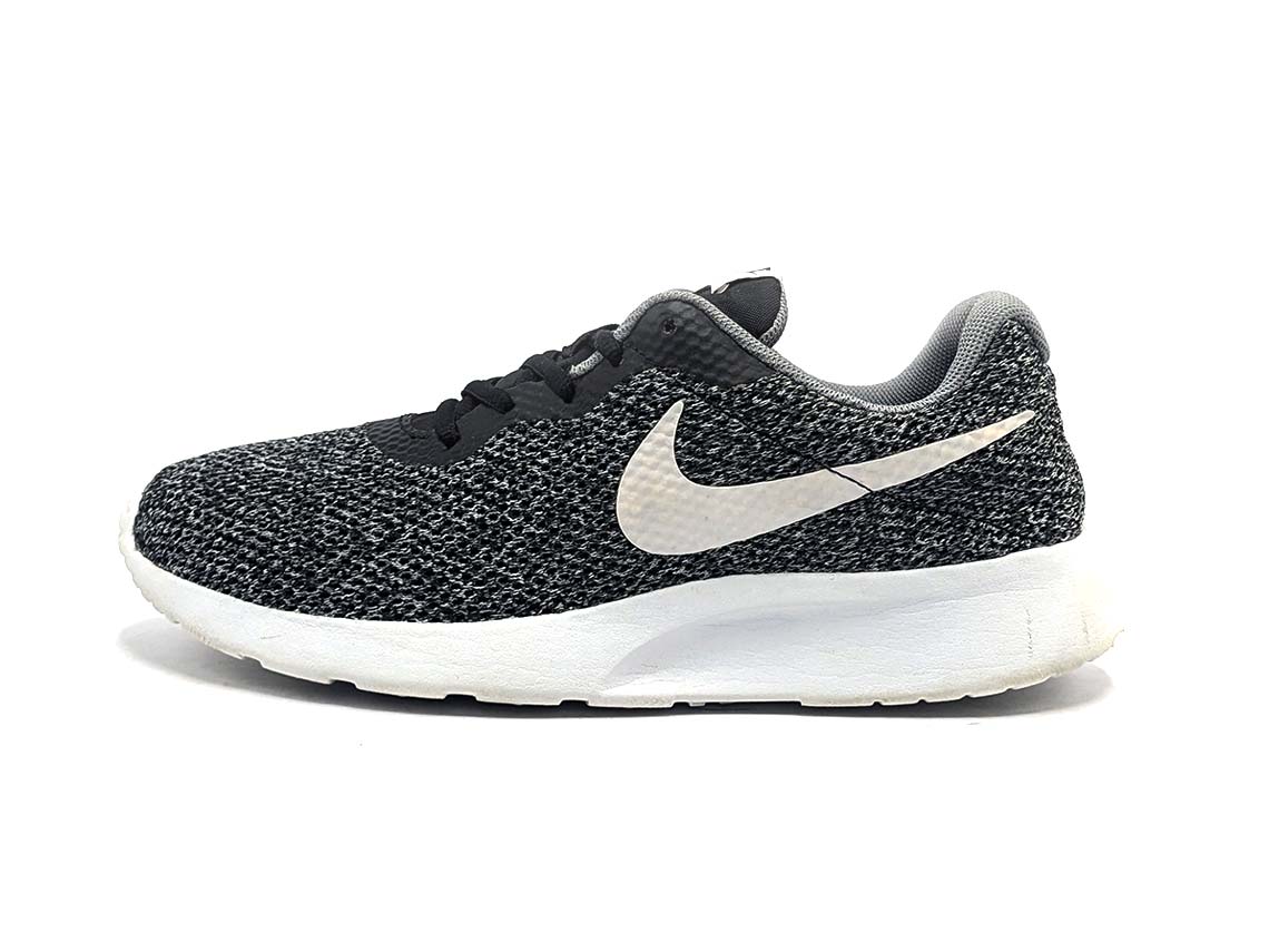 Nike Tanjun