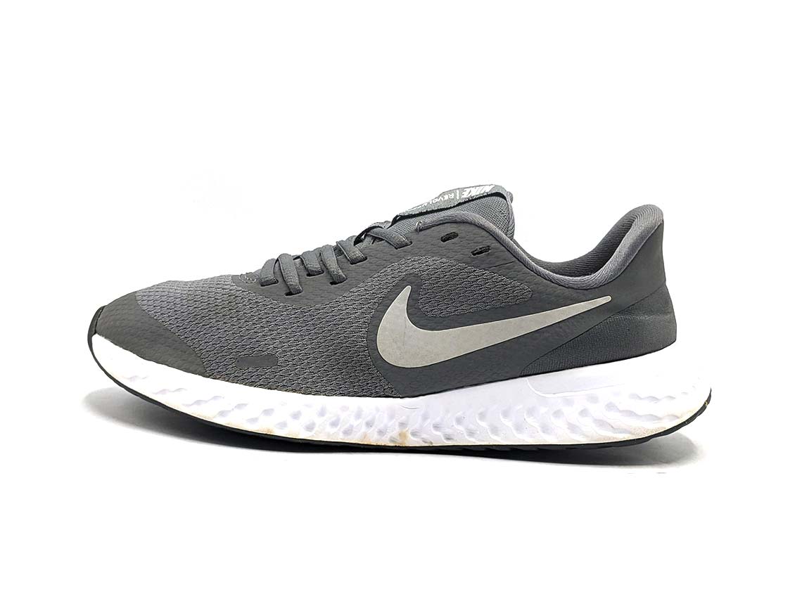 Nike Revolution