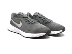 Nike Revolution