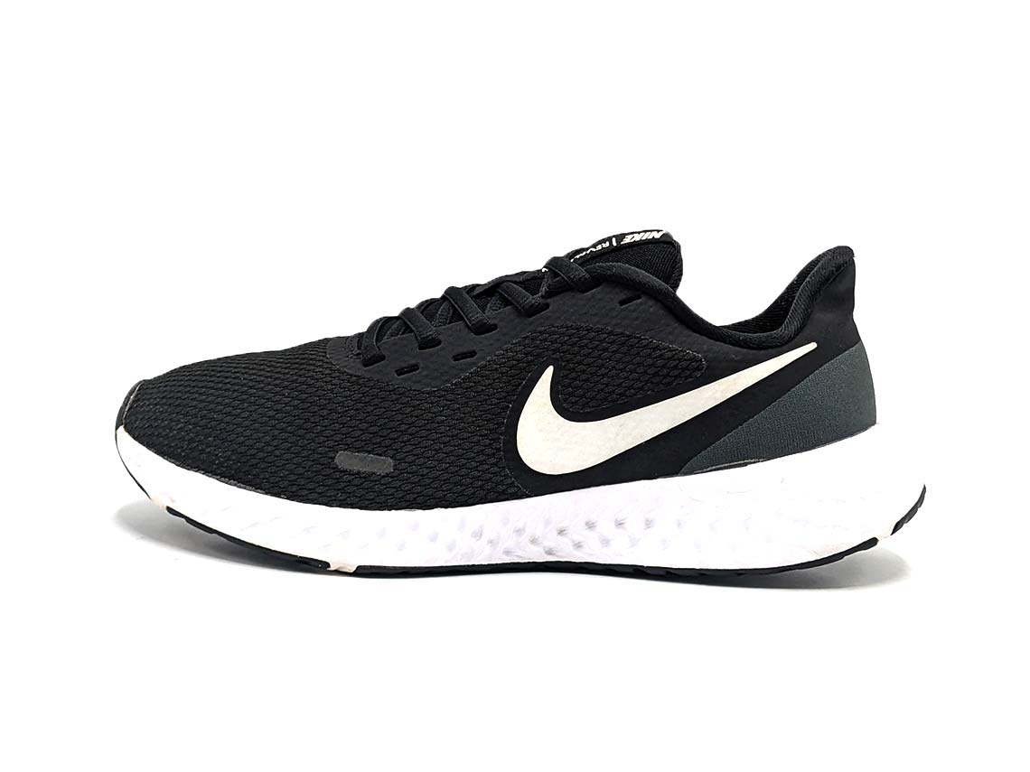 Nike Revolution 5