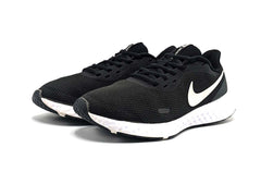 Nike Revolution 5