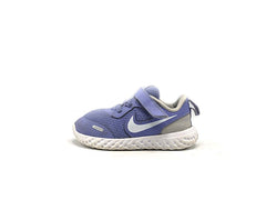 Nike Revolution 5
