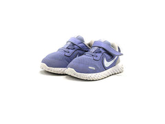 Nike Revolution 5