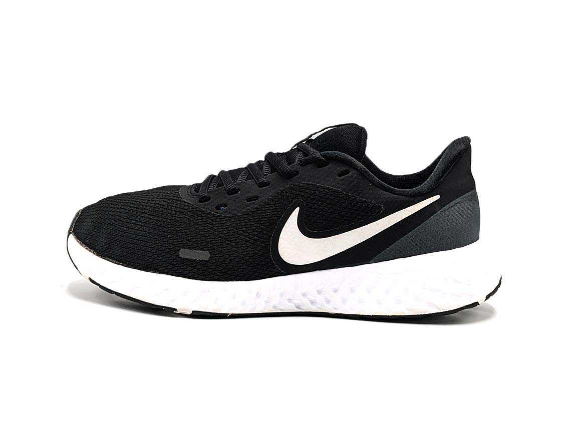 Nike Revolution 5