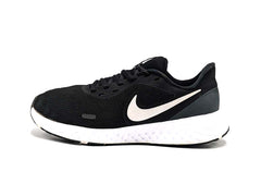 Nike Revolution 5