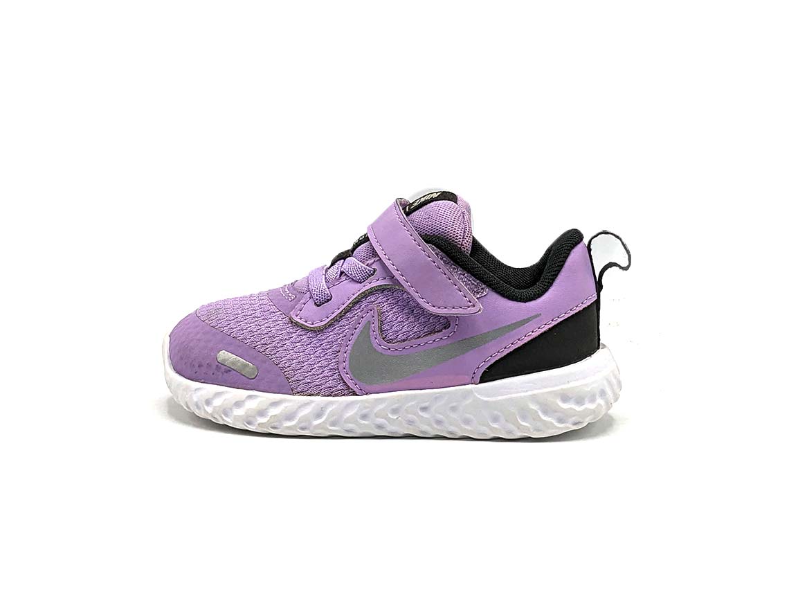 Nike Revolution 5