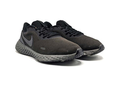 Nike Revolution 5