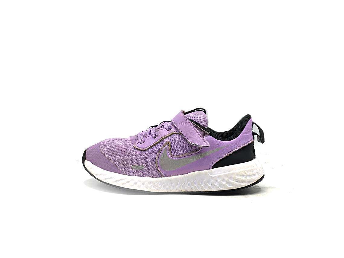Nike Revolution 5