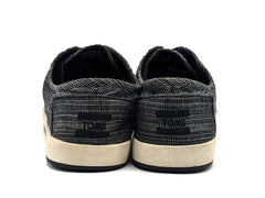 Toms