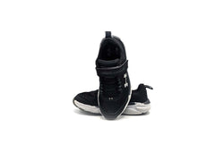 Under Armour Assert 8