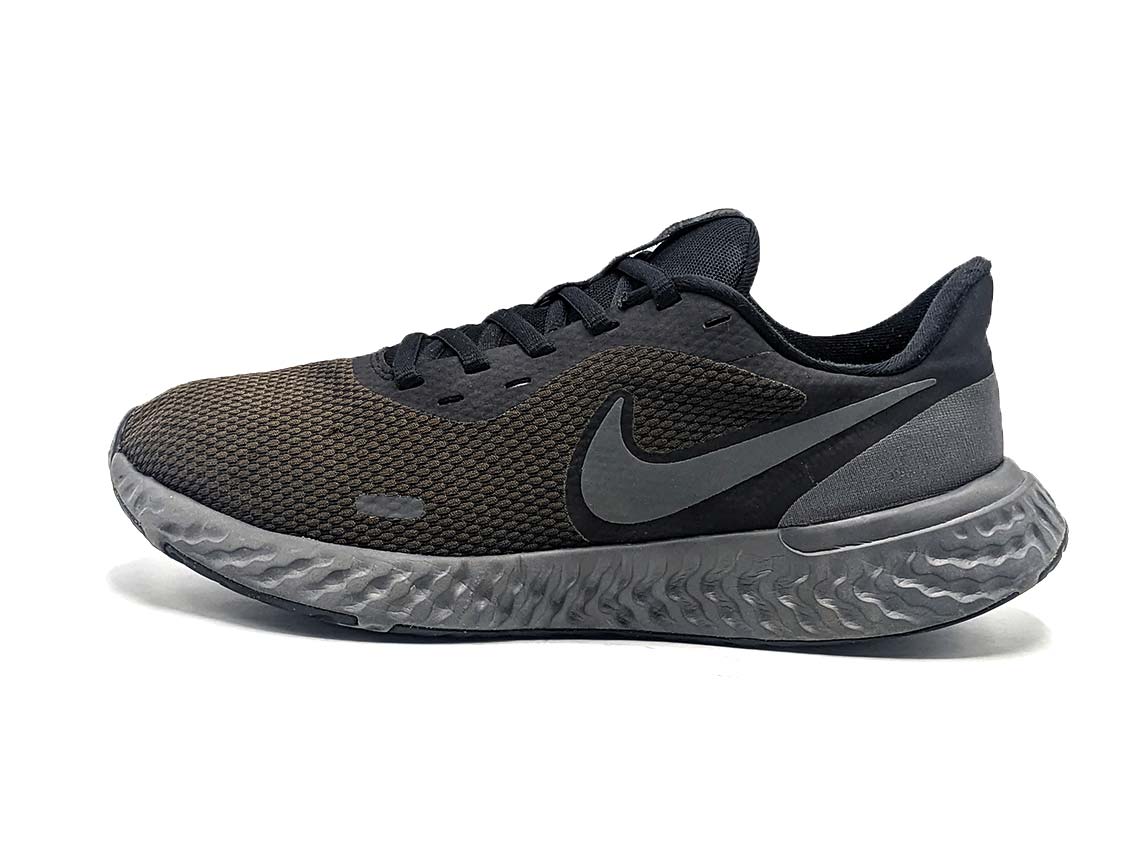 Nike Revolution 5