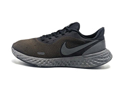 Nike Revolution 5