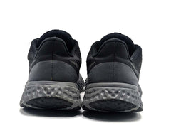 Nike Revolution 5