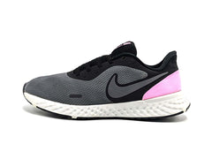 Nike Revolution 5