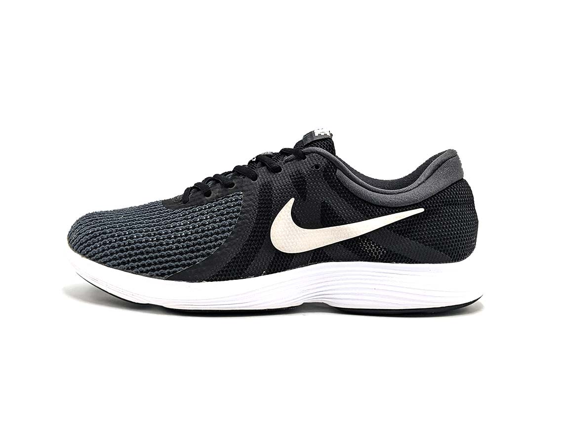 Nike Revolution 4