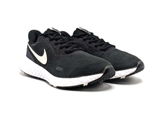Nike Revolution 5