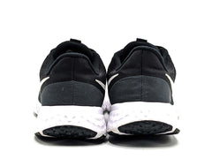 Nike Revolution 5
