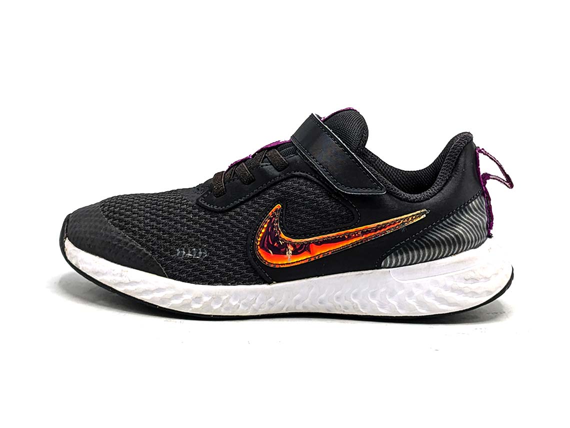 Nike Revolution 5